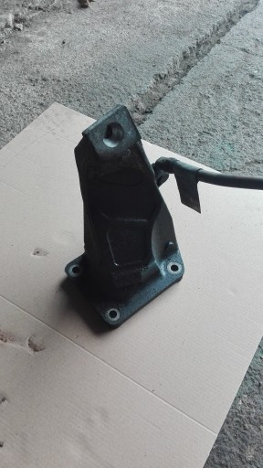 BMW E46 ŁAPA-MOTORHALTER, RECHTS, 320D DIESEL