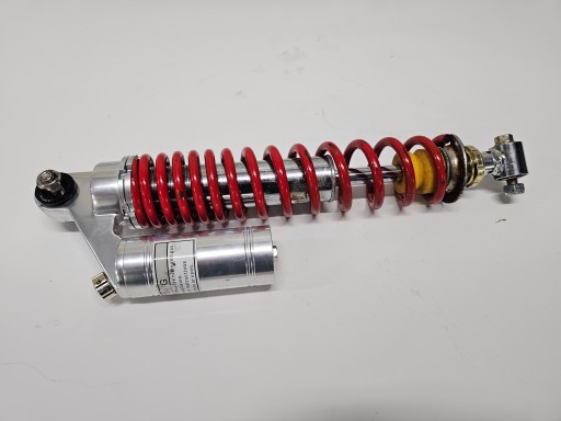 Der vordere Stoßdämpfer des Barossa 520 SMC ist beschädigt