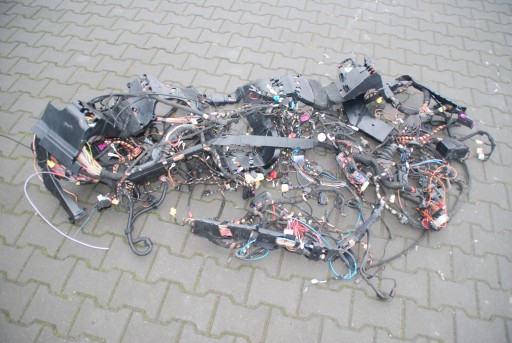 KABELBAUM, HAUPTEINBAU, MITTE DES MOTORRAUMS, AUDI A8 D3 6.0 W12