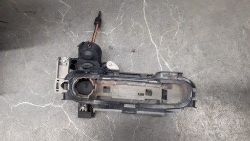 8p1837885a Befestigung des linken Griffs vorne Audi A4 B6