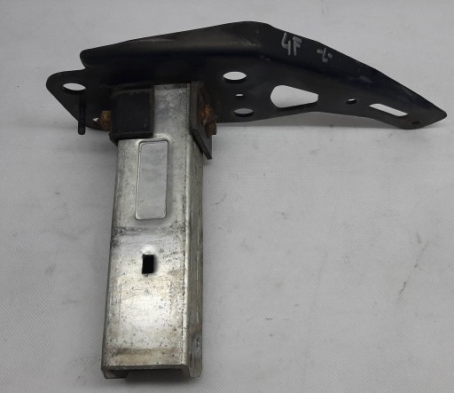 Audi A6 C6 Knautschzone links Halter 4F0807133
