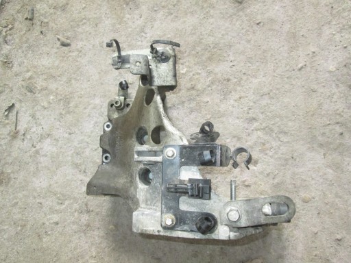 EINSPRITZPUMPENHALTER ASTRA H 1.9 CDTI