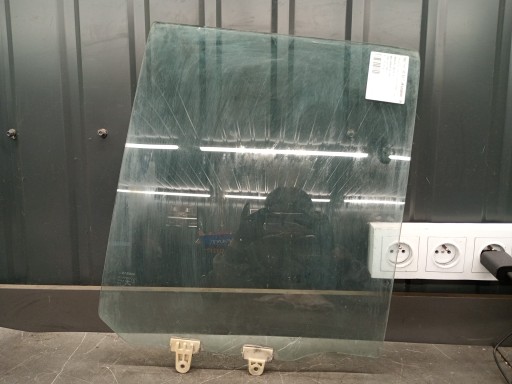 Linkes Glas Heck Nissan Terrano und WD21 91R