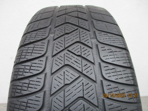 1x 235/65R17 Pirelli Scorpion Winter 5,5mm