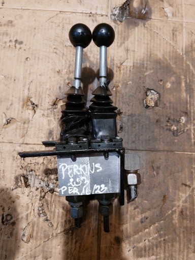HYDRAULISCHER VERTEILER, 2-TEILIGER GABELSTAPLER