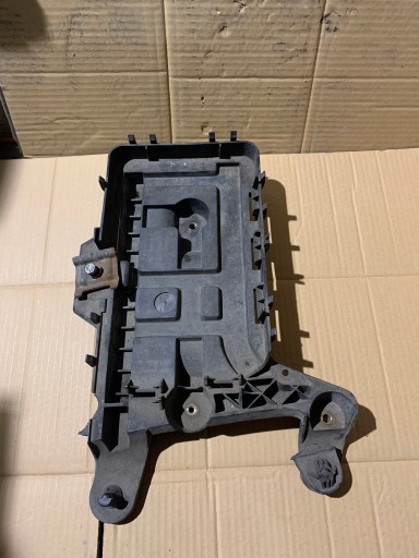 BATTERIEBASIS 1K0915333B GOLF V TOURAN A3