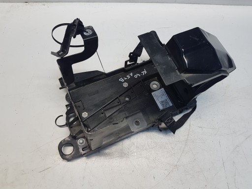 VOLVO XC40 Batteriegehäusehalterung