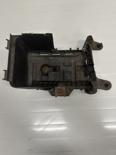 VW Touran und Wohnungsbasis der Batterie 1K0915333b