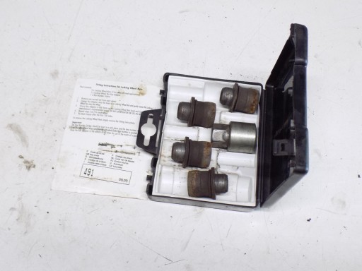 Toyota RAV4 III LIFT Schraubenmuttern Diebe
